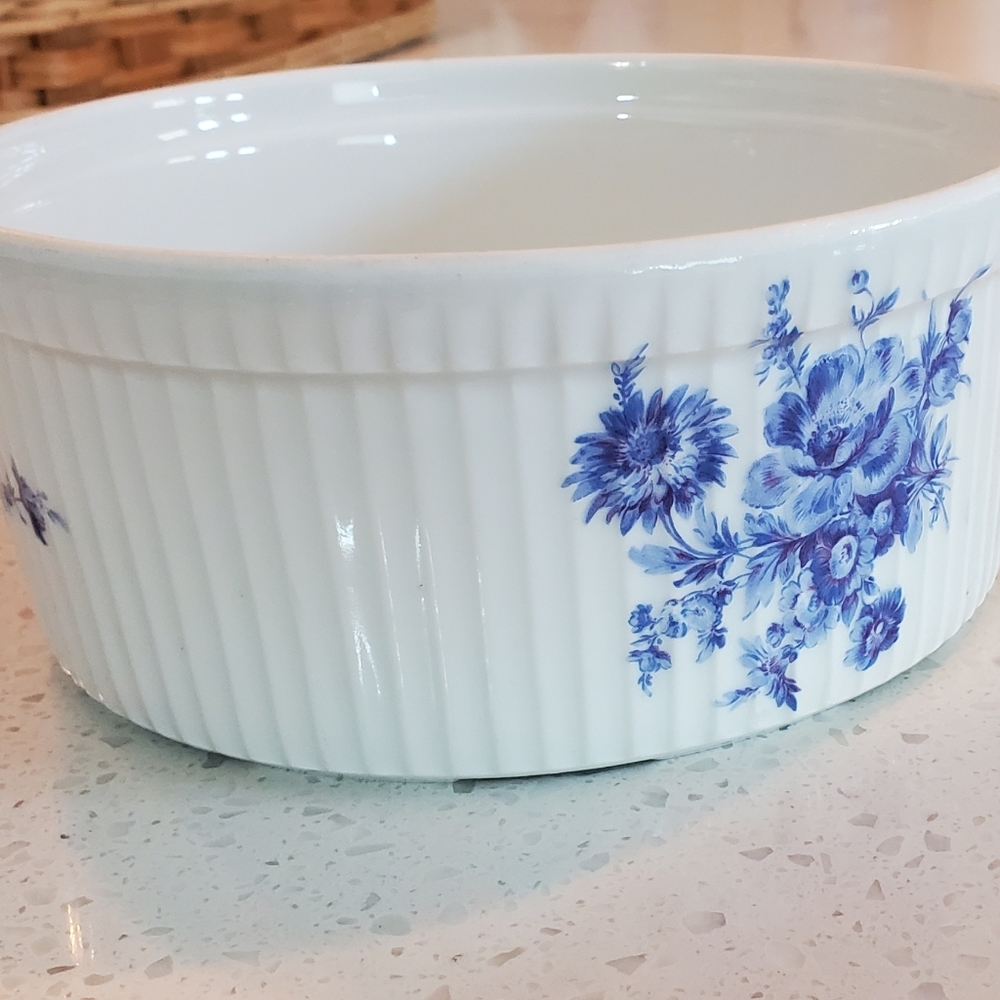 Apilco Vintage Round Soufflé Ramekin Bakeware Dish, 7", White/Blue Floral, EUC - Picture 6 of 16